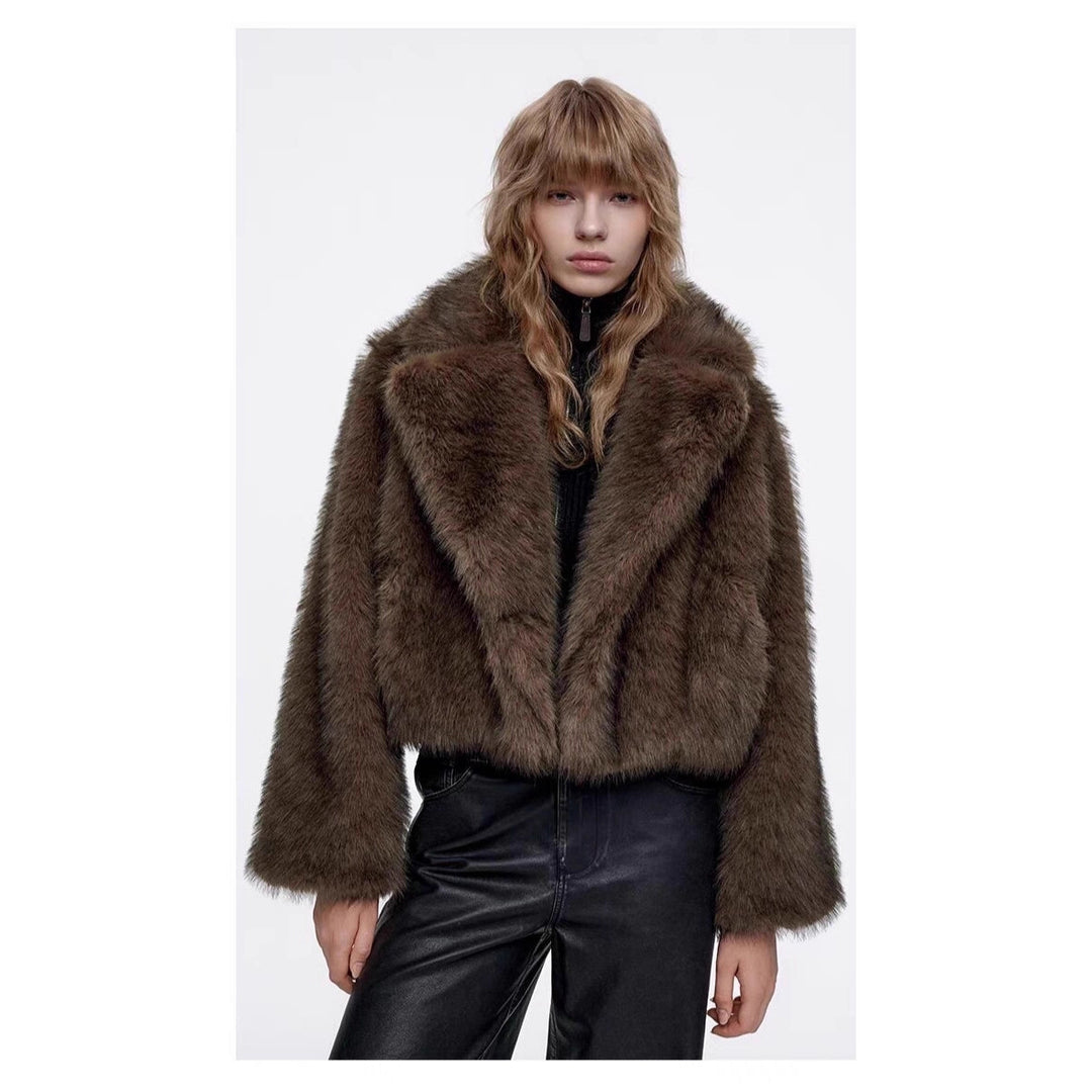 Oversized faux fur jacket for women with voluminous collar Lune London