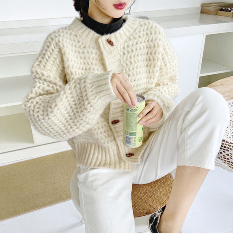 Chunky knit sweater for women with decorative button placket and honeycomb pattern Lune London