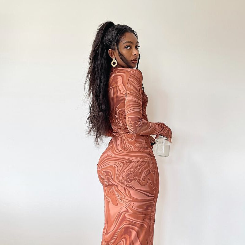 Elegant long dress with long sleeves for women with a modern marbled pattern Lune London