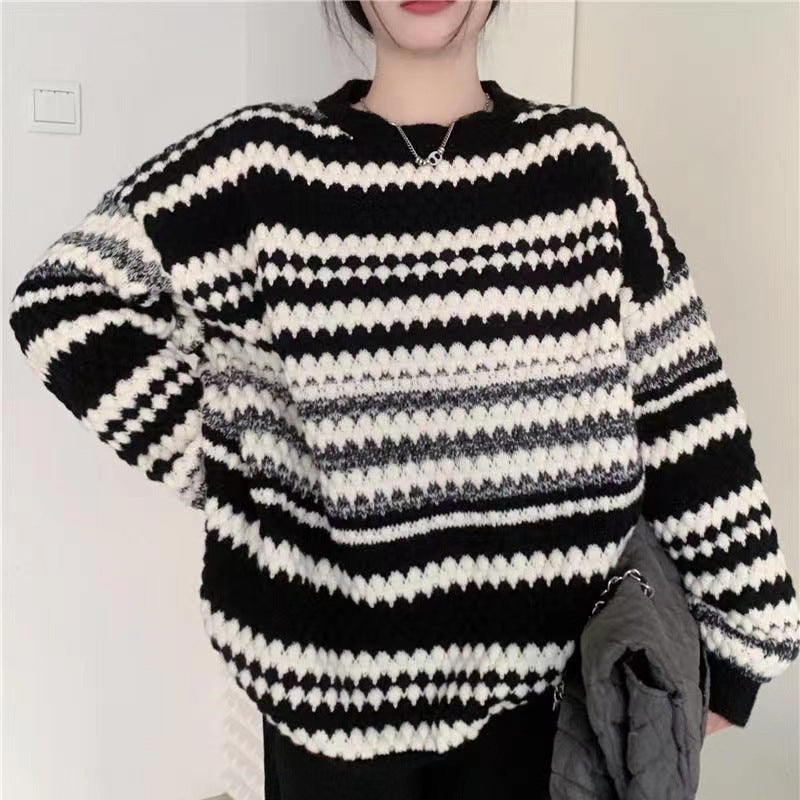 Knitted patterned sweater for women with textured fabric and relaxed fit Lune London