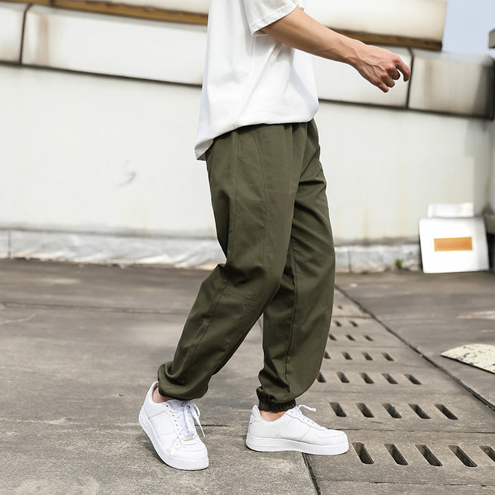 Casual cargo pants for men with elastic waist and practical side pockets Lune London