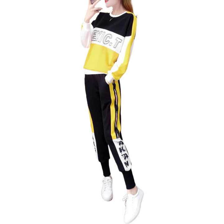 Women’s sporty leisure set with fashionable accents and elastic cuffs Chic & Stil