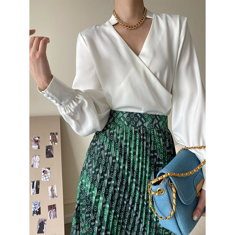 Ladies elegant wrap top with detailed V-neck Chic & Stil