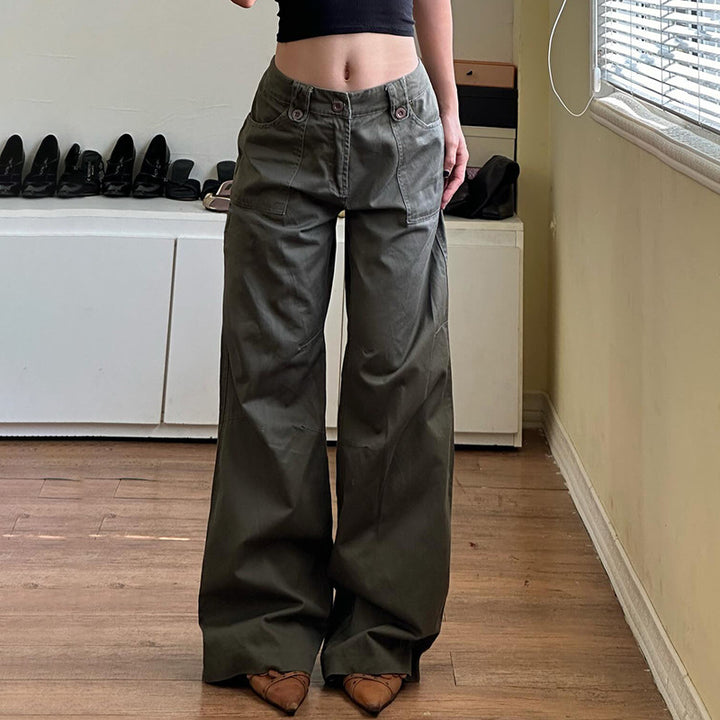 Loose cargo pants for women with practical pockets and tailored fit Lune London