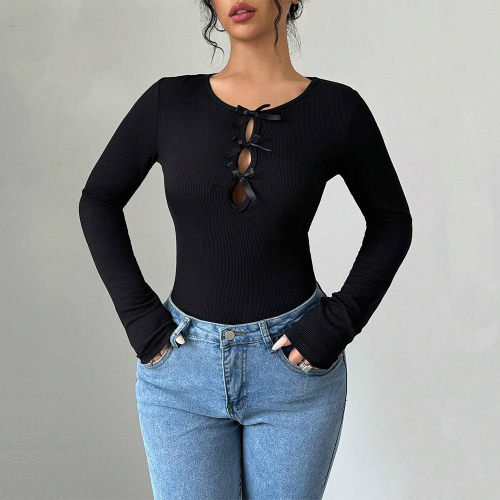 Chic & Stil Women's bodysuit with decorative knots and long sleeves
