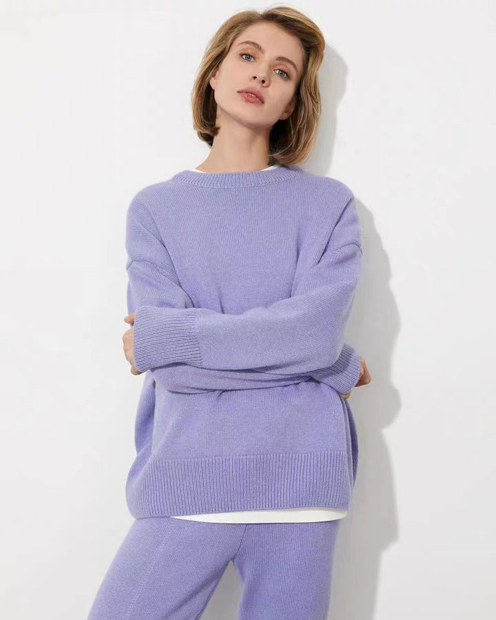Cozy fine-knit sweater for women with a loose fit and a round neckline Lune London