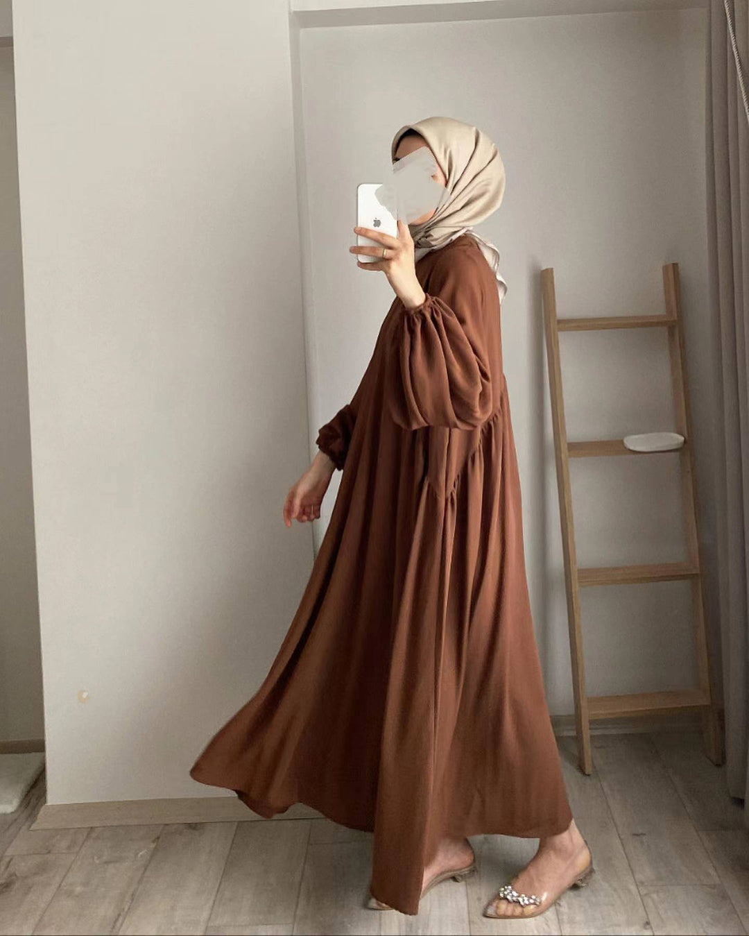 Elegant maxi dress for ladies with voluminous sleeves and a fluid cut Lune London
