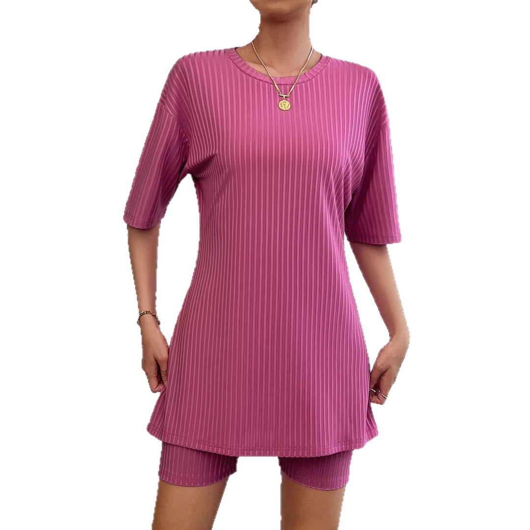 Women's short sleeve sports top and fashionable cycling shorts Chic & Stil