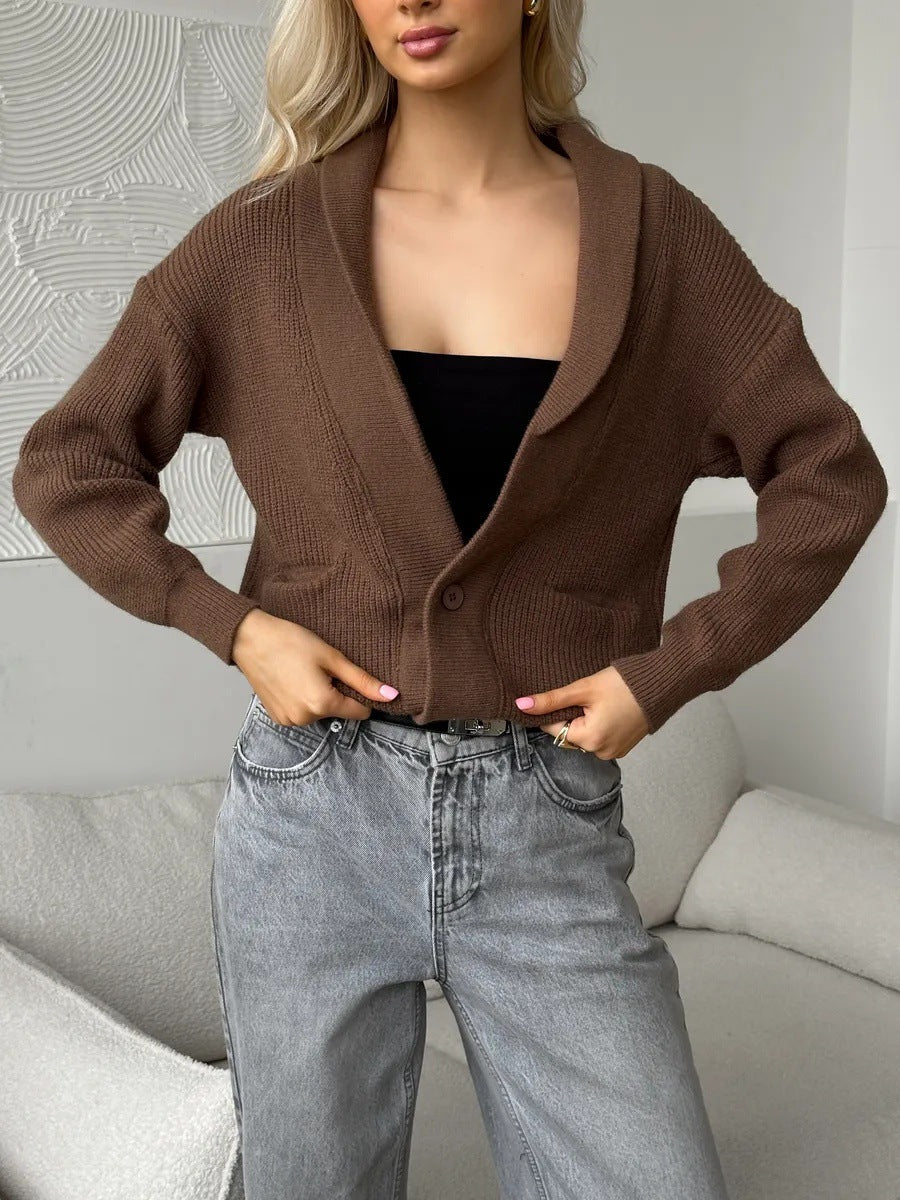 Cozy knit vest for women with a large collar and practical pockets Lune London