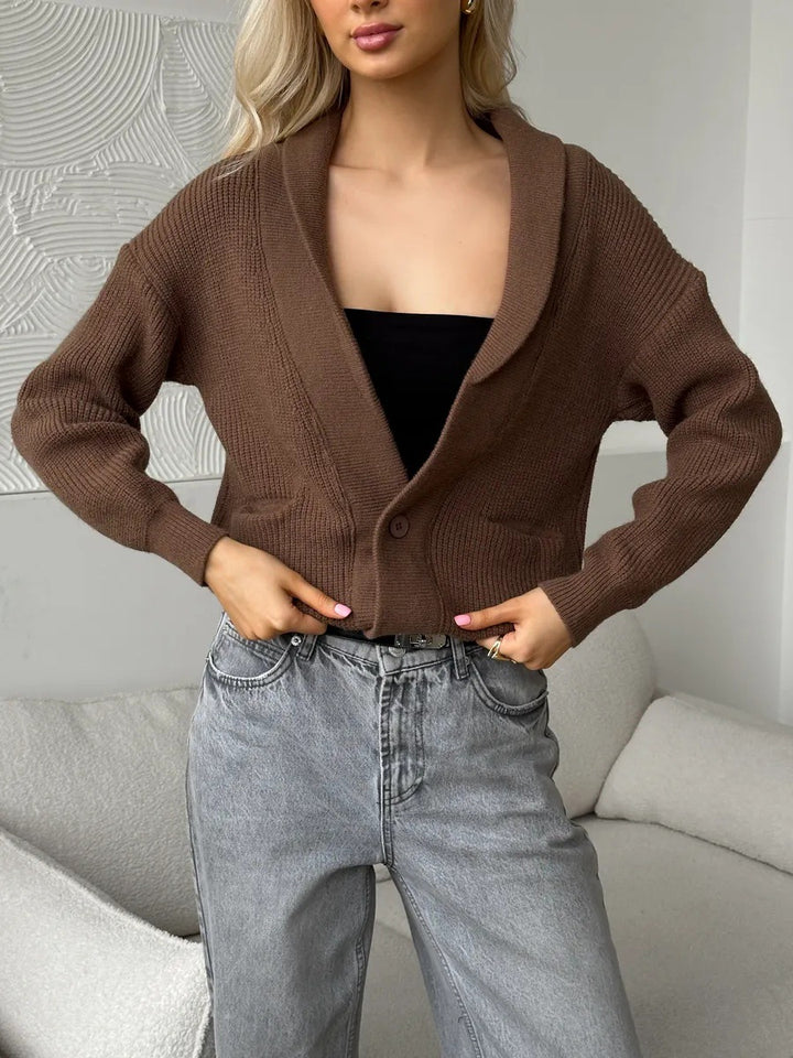 Cozy knit vest for women with a large collar and practical pockets Lune London