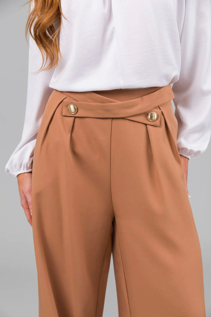 Elegant ladies' blouse with high collar and wide pants Lune London