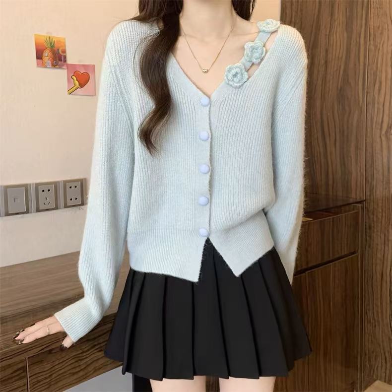 Women's knitted jacket with floral detail and button closure Lune London