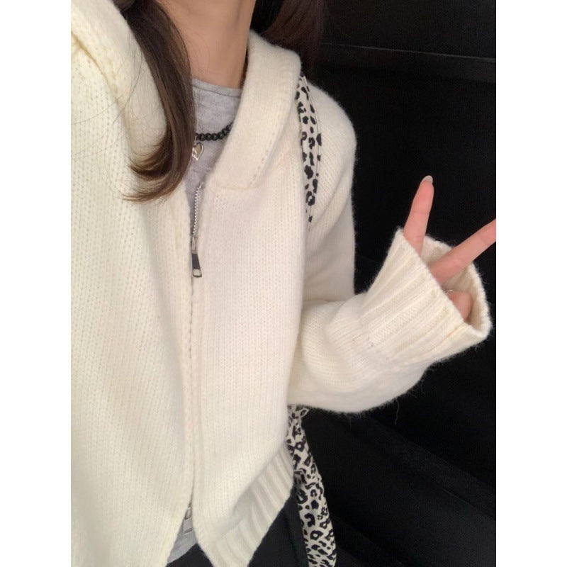 Gilet à capuche confortable pour femmes avec fermeture éclair et grandes poches Chic & Stil