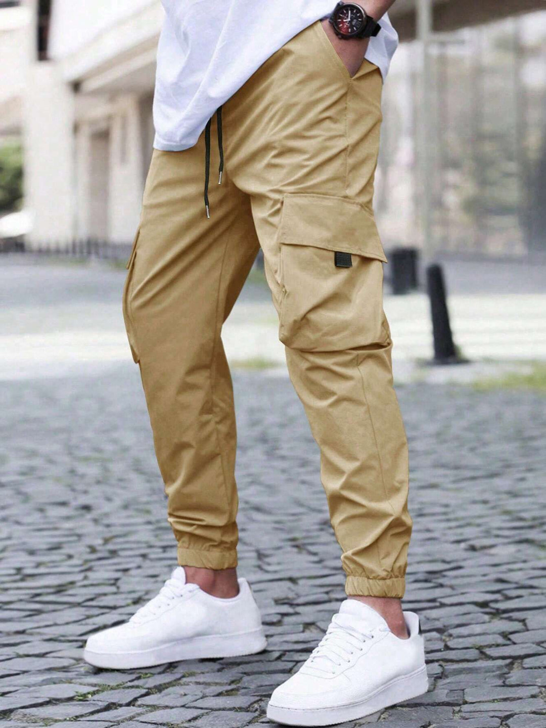 Men's cargo pants with elastic waistband and practical side pockets Lune London