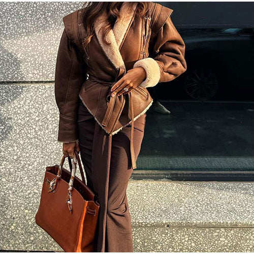 Women Elegant and stylish jacket with faux fur collar and fitted silhouette Lune London