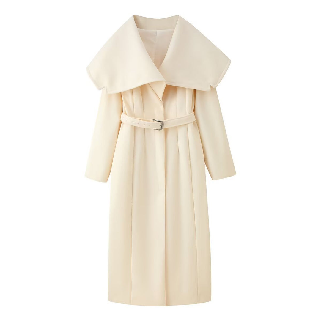Elegant trench coat for ladies with a large collar and fitted belt Lune London