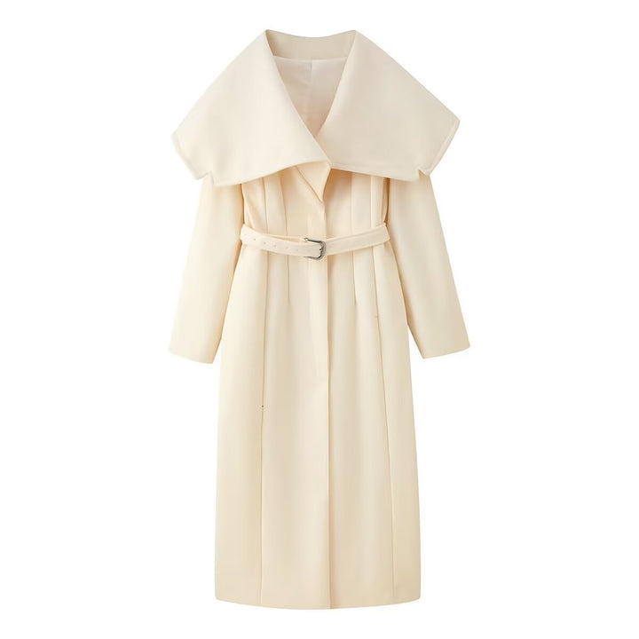 Elegant trench coat for ladies with a large collar and fitted belt Lune London