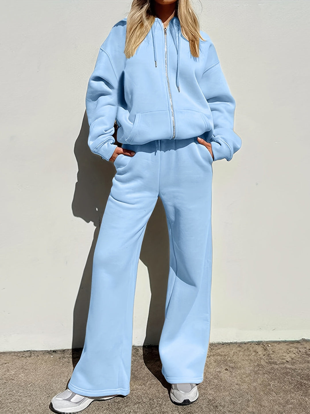 Ensemble Décontracté pour Femmes avec Sweat à Capuche Oversize Moderne et Pantalons Amples Style Chic & Stil