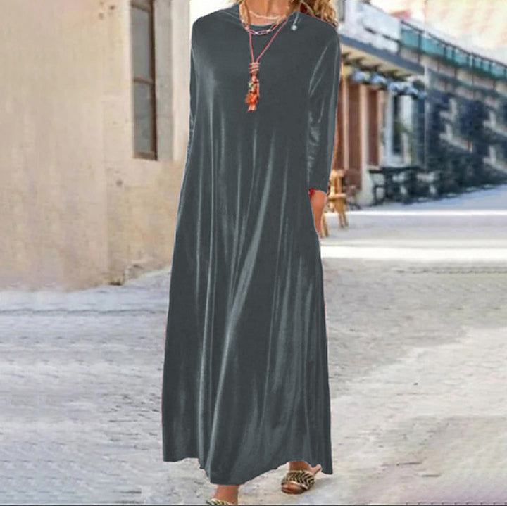 Women's maxi dress with elegant cut and pockets Lune London