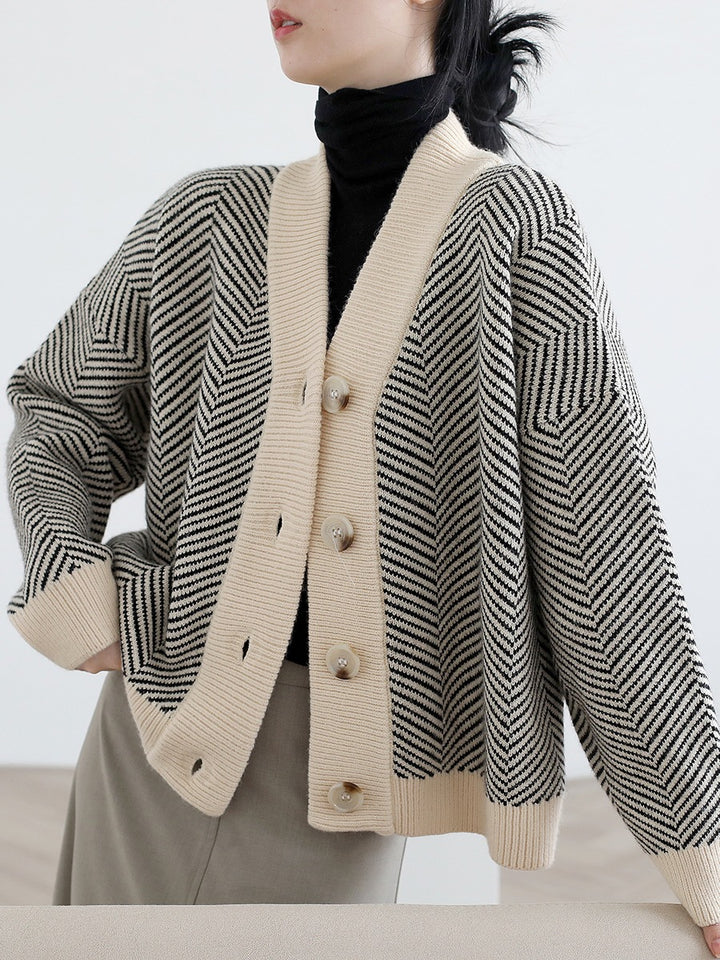 Gilet à la mode pour femmes avec motif en zigzag et boutons élégants Chic & Stil