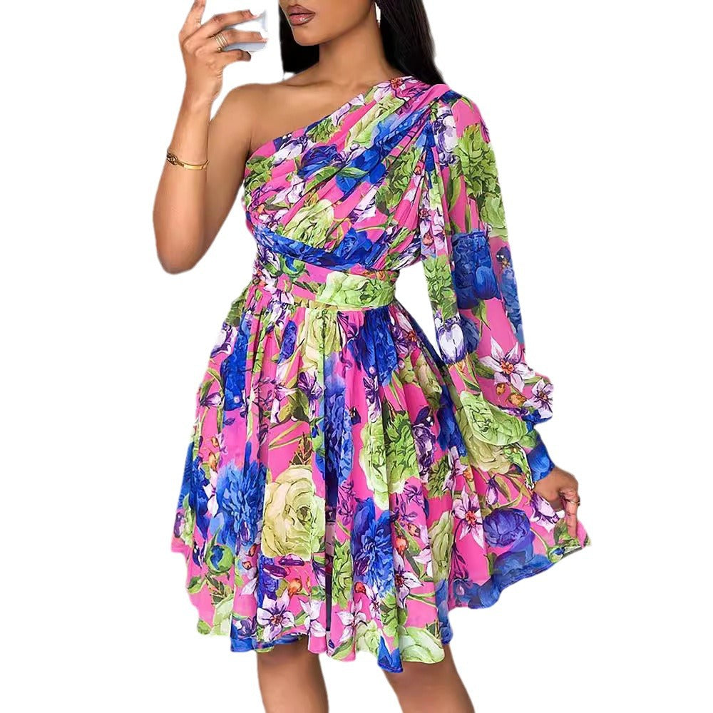 Women's dress with one shoulder, voluminous sleeves and a chic floral design