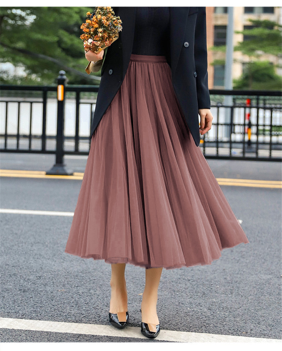 Elegant tulle skirt for women with a flared cut and an elastic waistband Lune London
