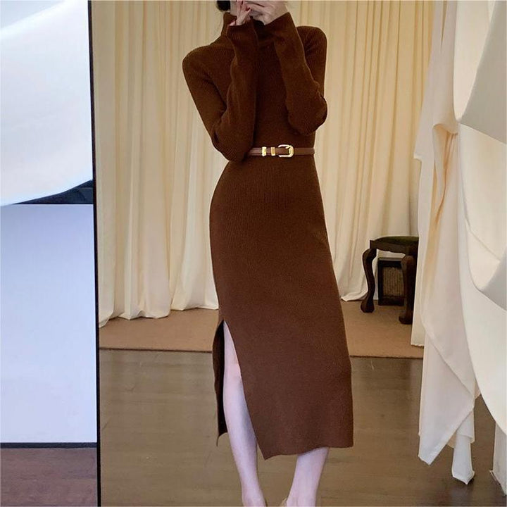 Robe tricotée élégante pour femmes avec col haut et fente latérale Chic & Stil
