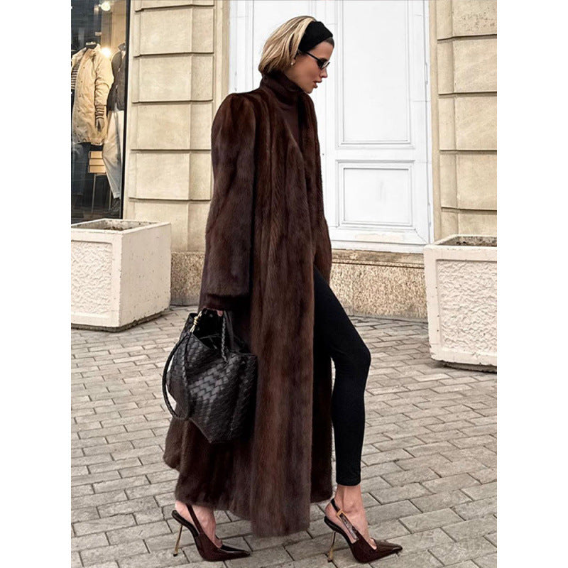 Women's Luxurious Faux Fur Coat with Elegant Cut and High Collar Lune London