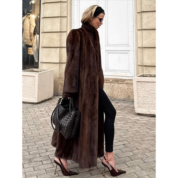Women's Luxurious Faux Fur Coat with Elegant Cut and High Collar Lune London