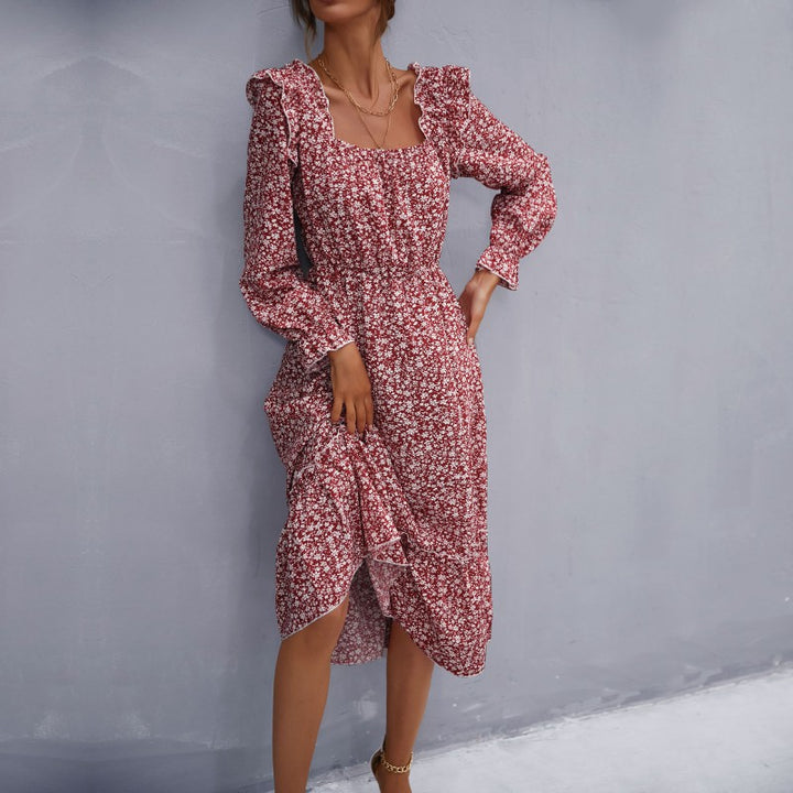 Robe maxi romptique pour femme avec des détails en volants et des motifs floraux Chic & Stil