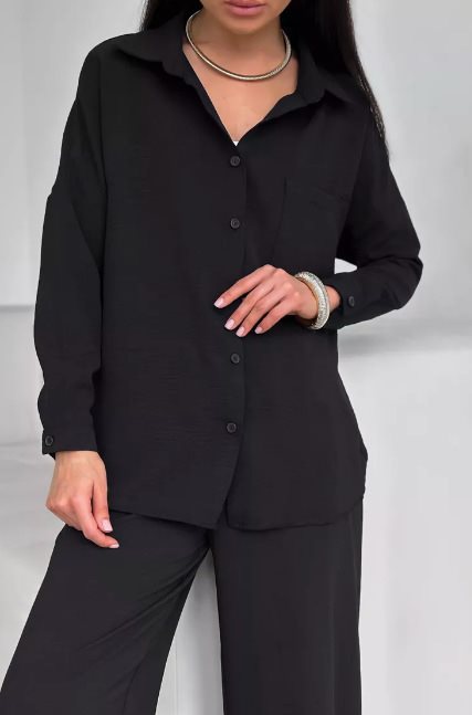Casual women's shirt with button-down closure and chest pocket Lune London