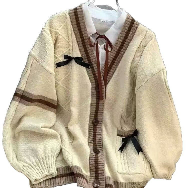 Casual knitted jacket for women with playful details and a deep V-neck Lune London