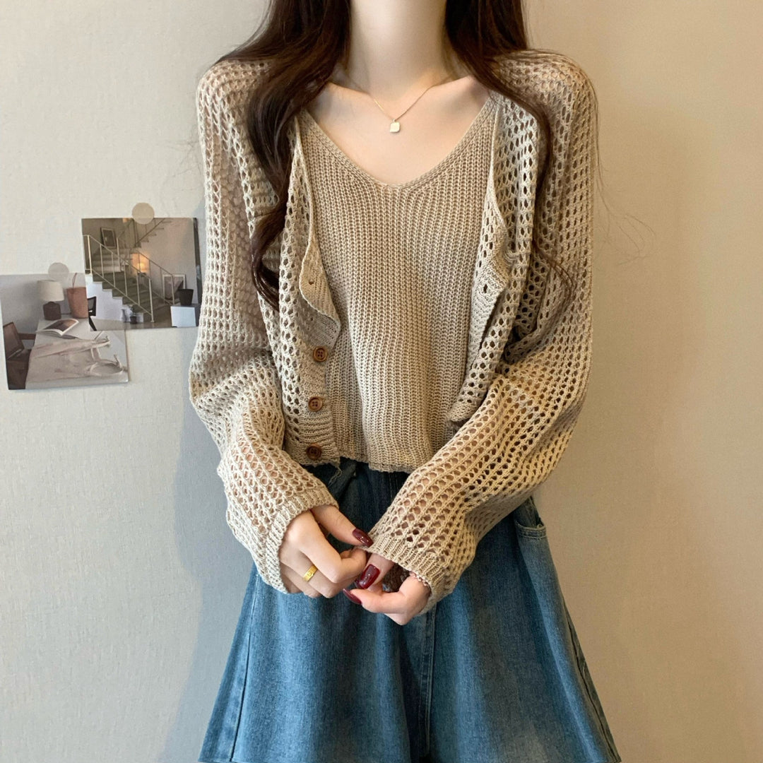 Ladies casual knit cardigan with mesh pattern and button closure Lune London