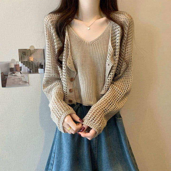 Ladies casual knit cardigan with mesh pattern and button closure Lune London