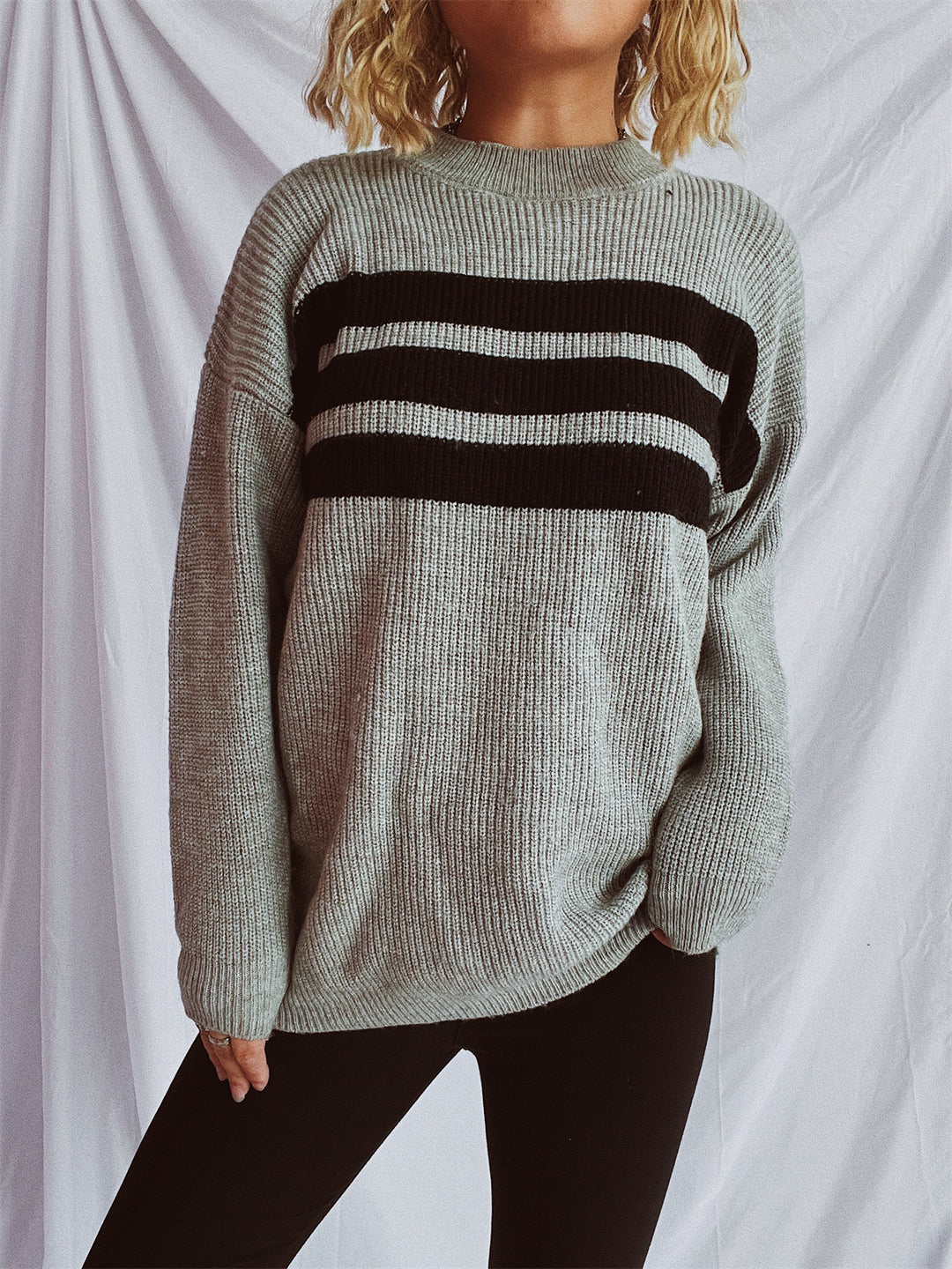 Pull en tricot décontracté pour femmes avec des rayures horizontales et une coupe oversize Chic & Stil