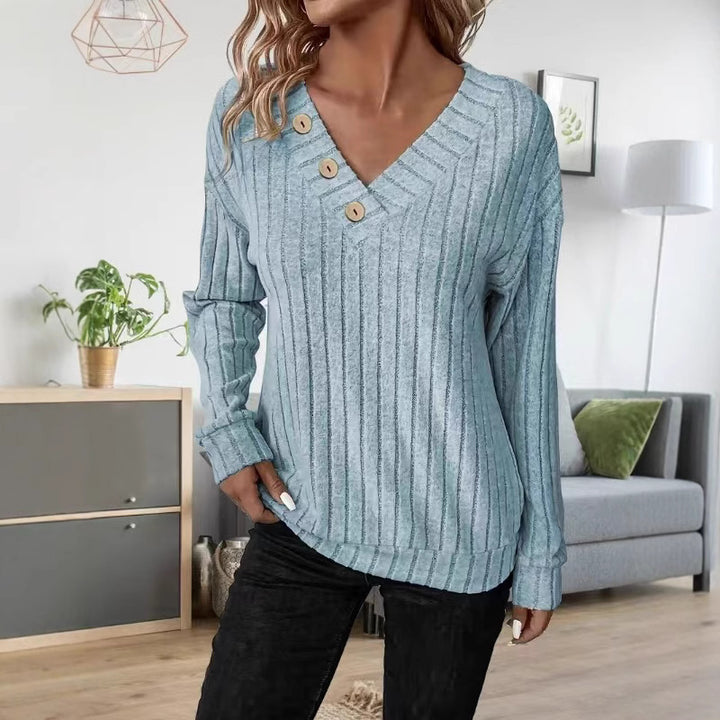Casual women's V-neck sweater with button details and fine ribbed pattern Lune London