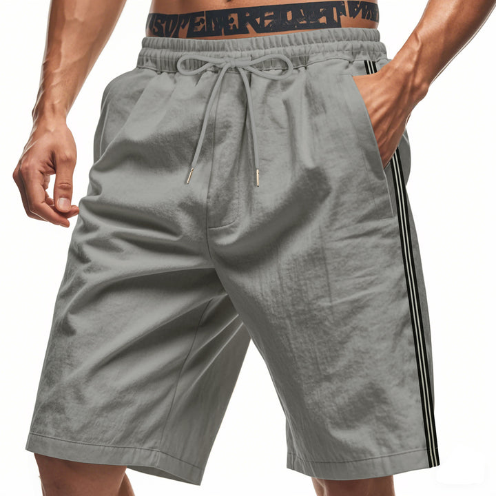 Lune London men's sporty bermuda shorts with elastic waistband and side pockets