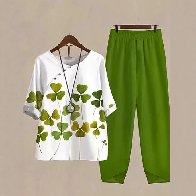 Ensemble deux pièces pour femmes avec design floral et coupe décontractée Chic & Stil