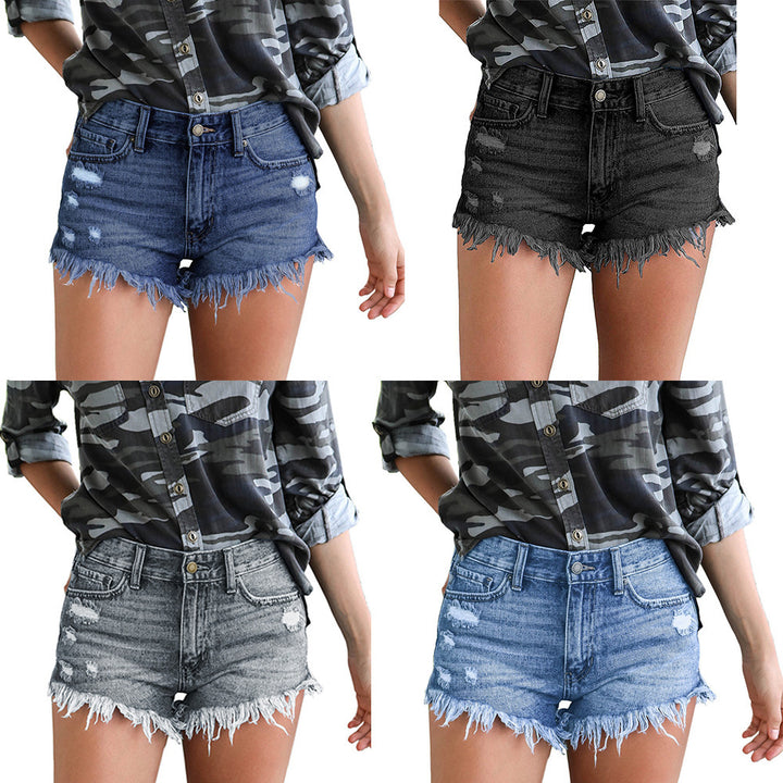 Women's shorts with a trendy used look, featuring frayed hem and high waist Lune London