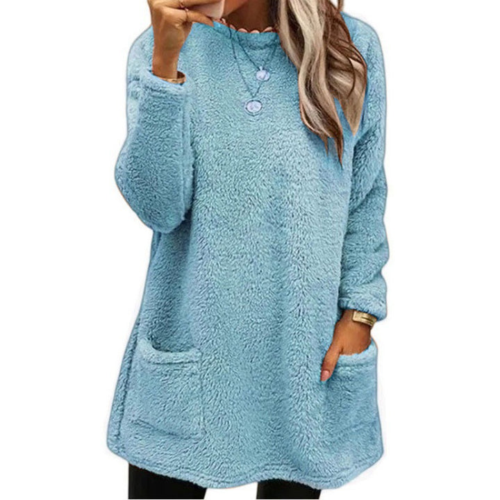 Comfortable fleece sweater for women with a loose fit and practical pockets Lune London