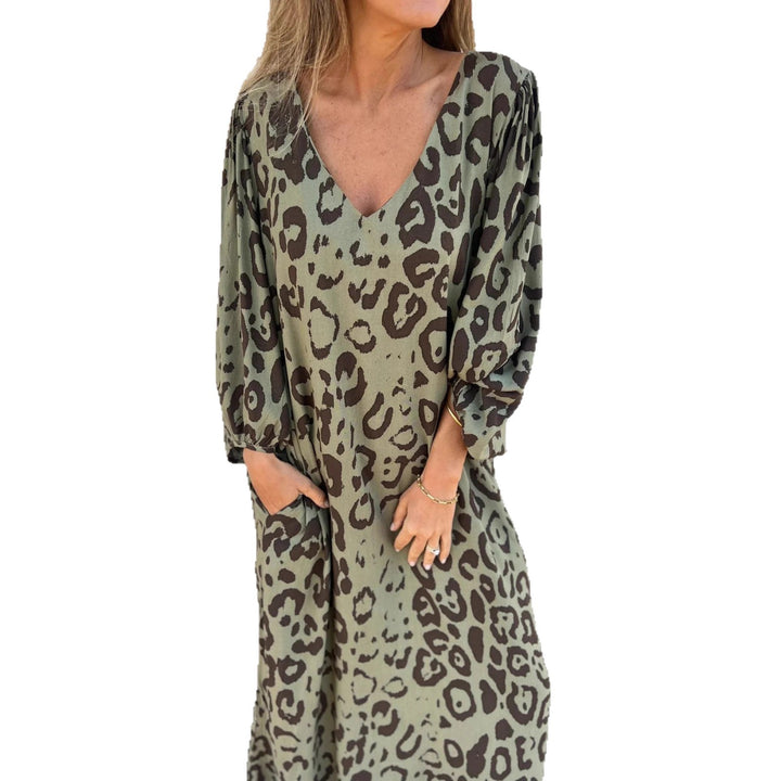 Maxi dress with V-neckline for women with side pockets and relaxed fit Lune London