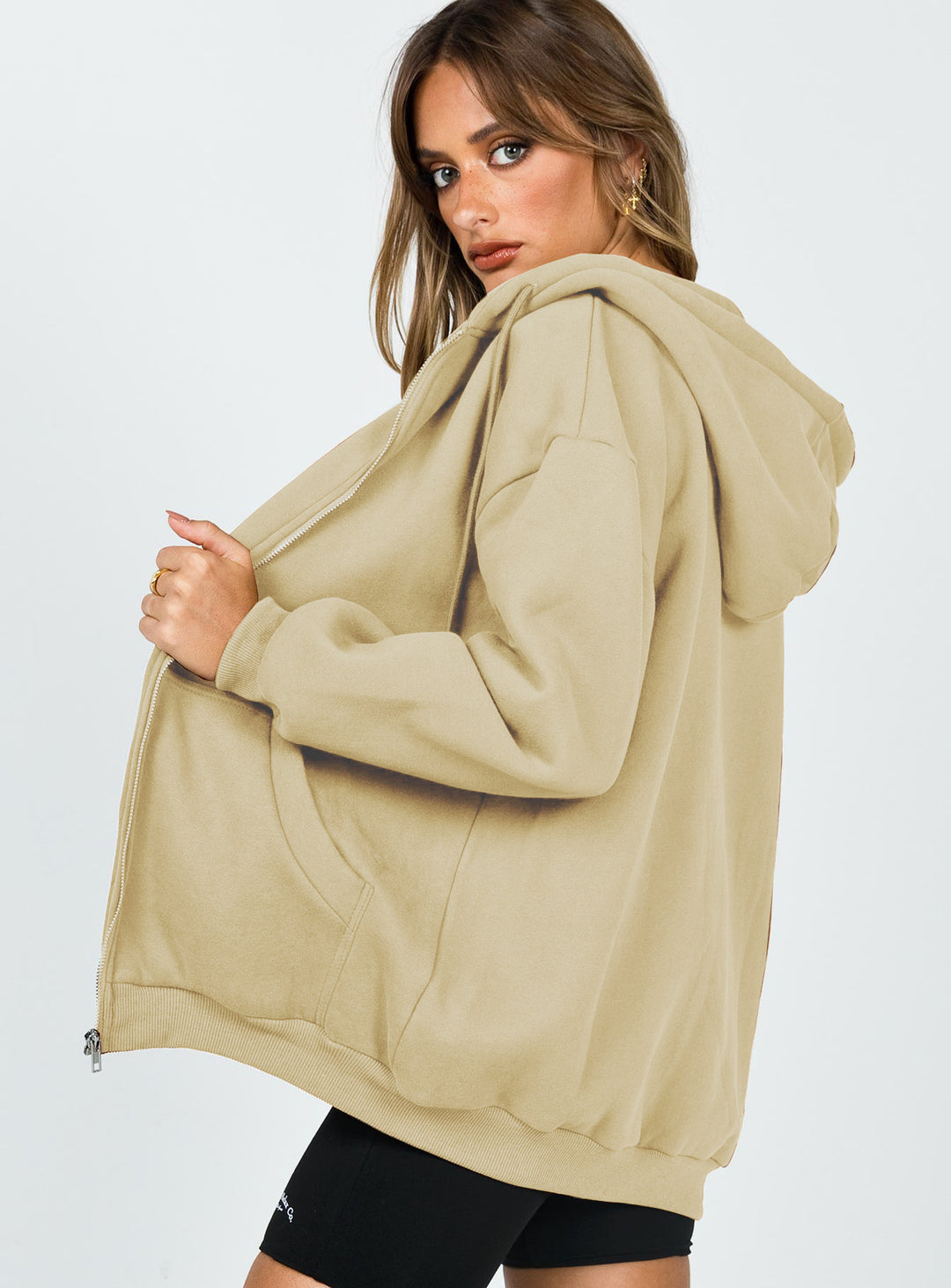 Ladies oversized hoodie sweatshirt with zipper closure and practical side pockets Lune London