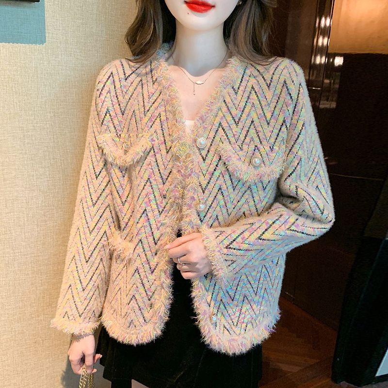 Cardigan féminin à la mode avec un joli motif en zigzag et des détails de boutons élégants Chic & Stil