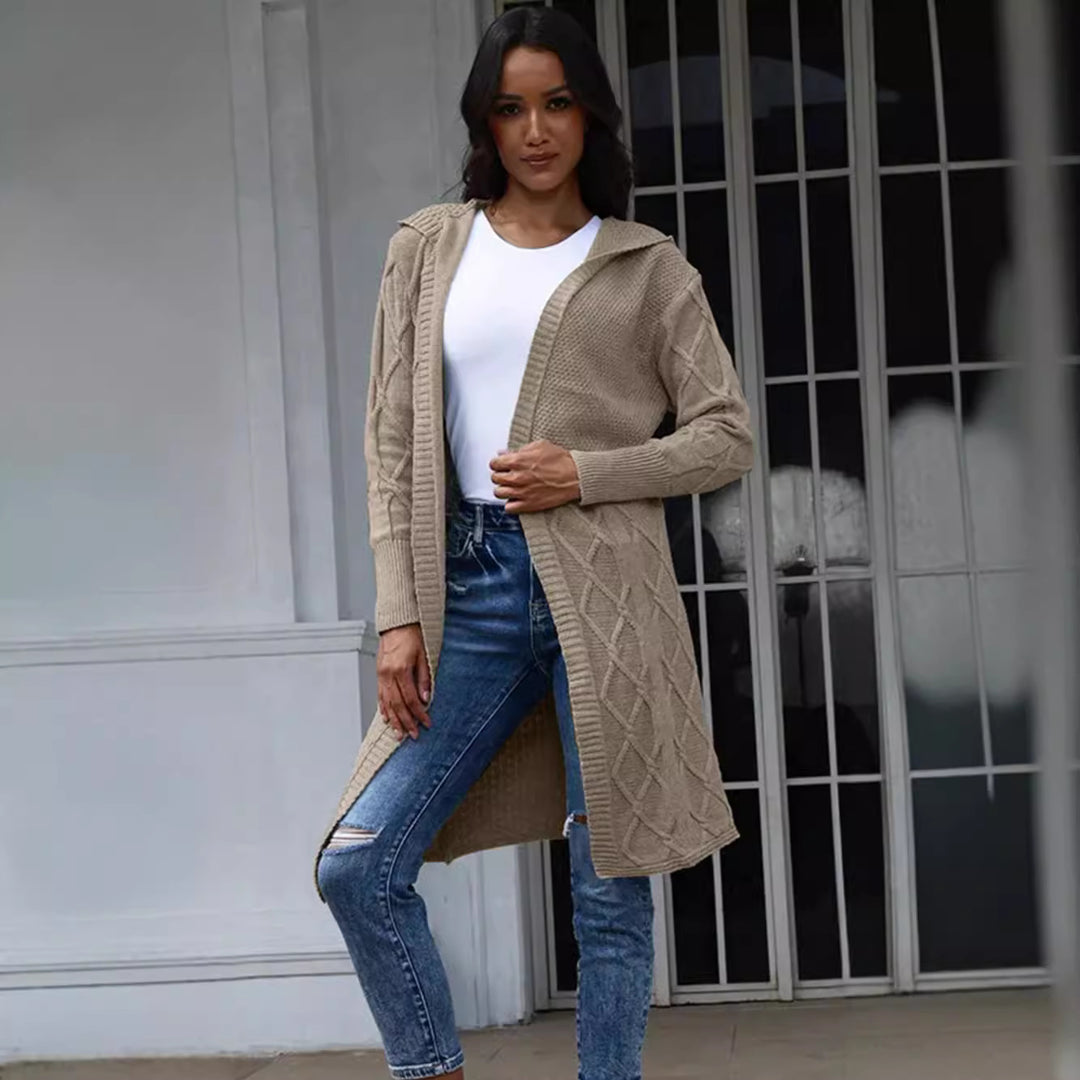 Ladies chunky knit kimono cardigan with elegant cable pattern and open sleeves Lune London