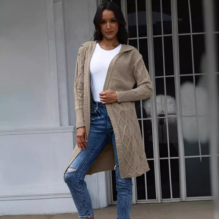 Ladies chunky knit kimono cardigan with elegant cable pattern and open sleeves Lune London