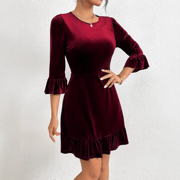 Robe minime en velours pour femmes avec des détails froncés et des manches volumineuses Chic & Stil
