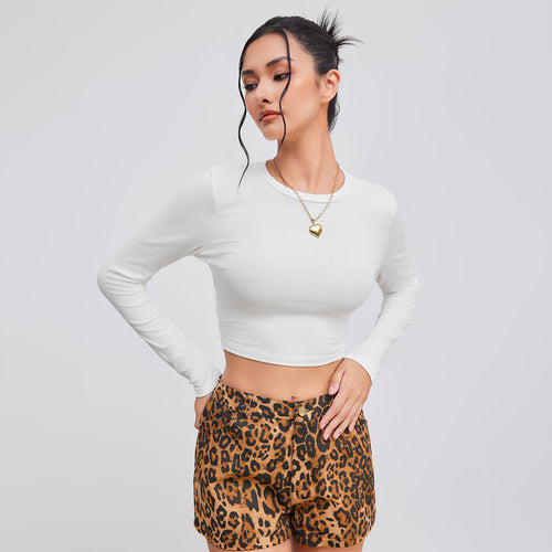 Chic & Stil Women's Cropped Long Sleeve Shirt with Elegant Round Neck and Fitted Silhouette