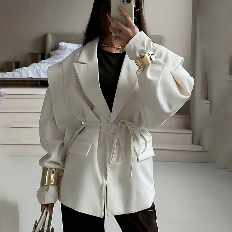 Blazer surdimensionné pour femmes avec ceinture à la taille et élégantes manches bouffantes Chic & Stil
