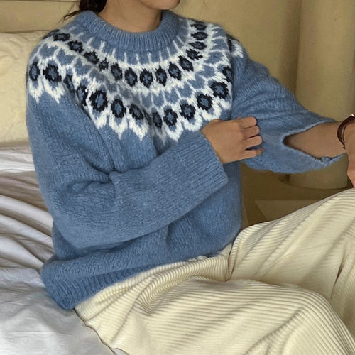 Women's knitted sweater with traditional Norwegian pattern Lune London