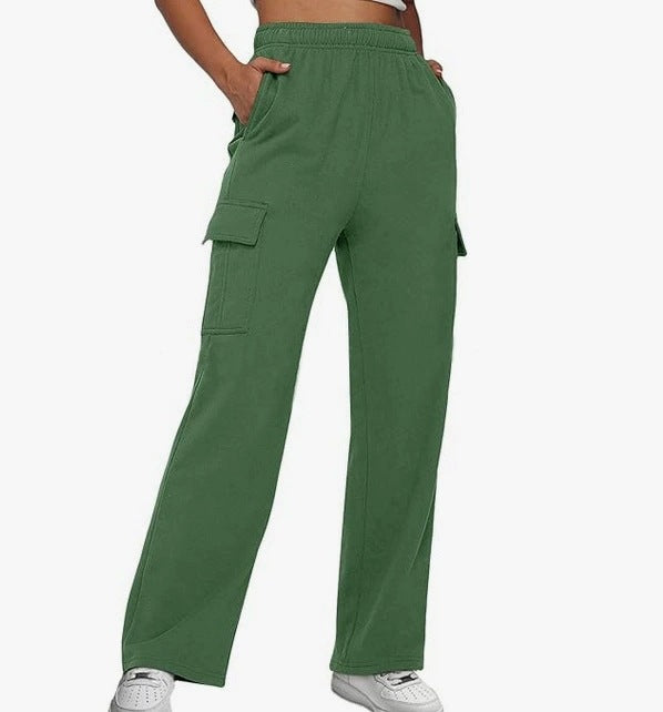 Versatile cargo pants for women with elastic waistband and numerous pockets Chic and Style
